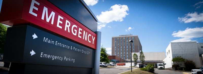 Sign for an Emergency Trauma Center.